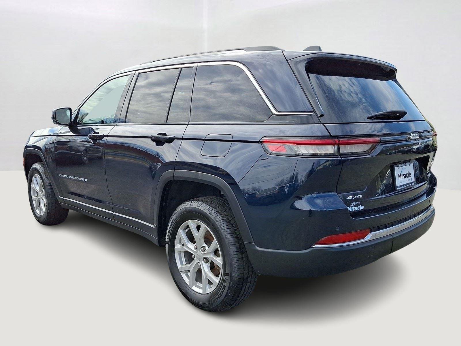 Used 2023 Midnight Sky Jeep Limited image 5