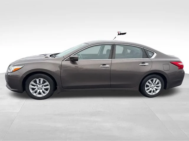 Used 2017 Nissan Altima S with VIN 1N4AL3APXHC135625 for sale in Marshfield, WI