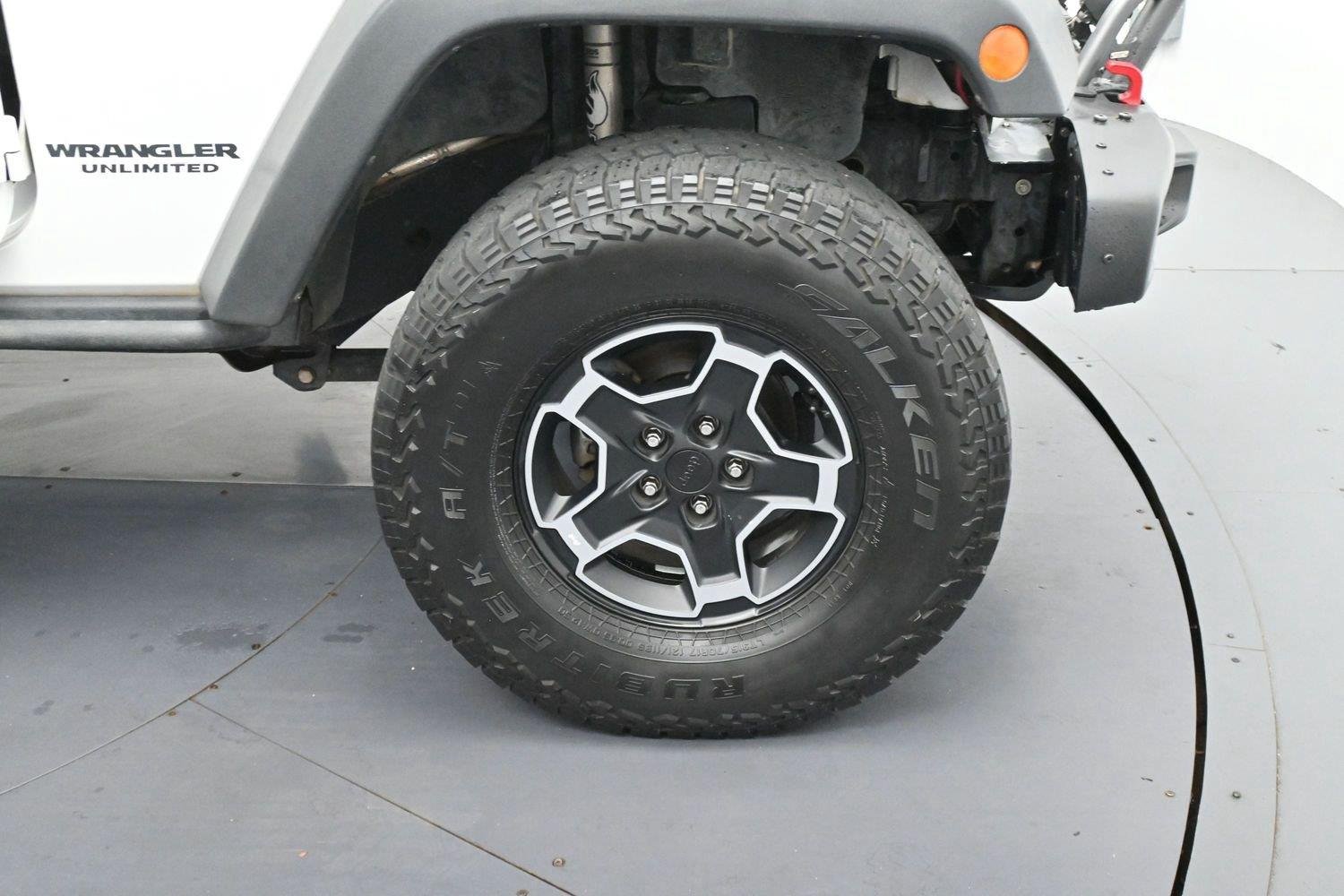 Used 2014 Bright White Clearcoat Jeep Rubicon X image 30