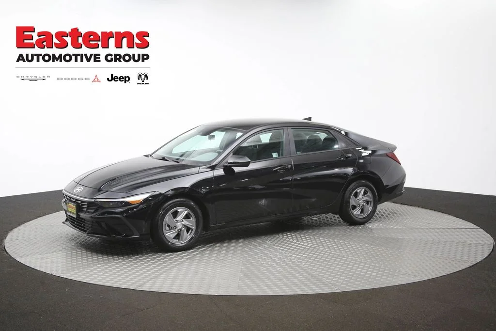 Used 2025 Black Hyundai SE image 54