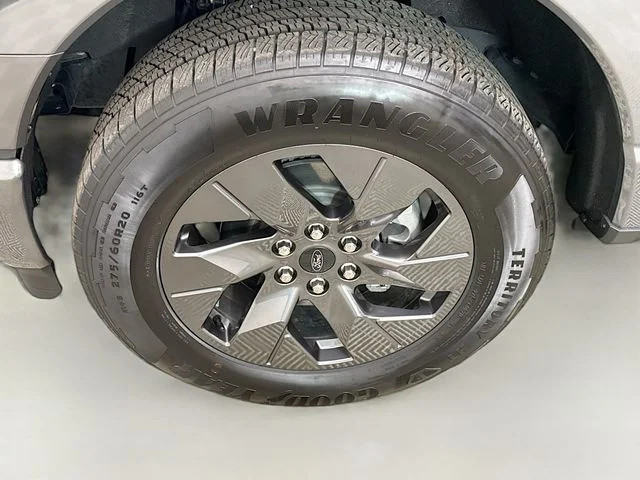 Used 2024 Gray Metallic Ford XLT image 31