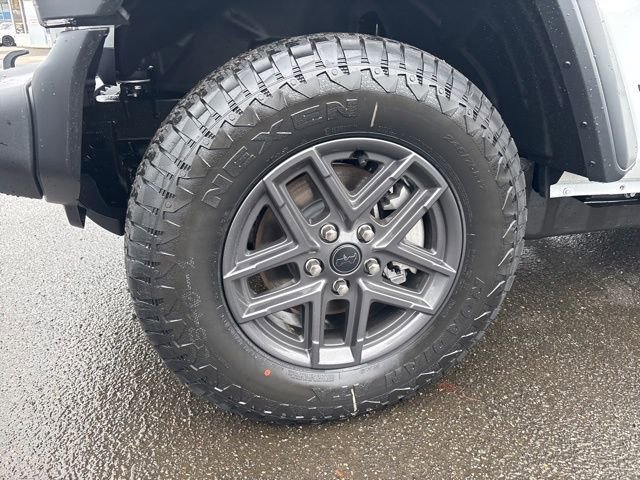 New 2026 Bright White Clear-Coat Exterior Paint Jeep Sport S image 4