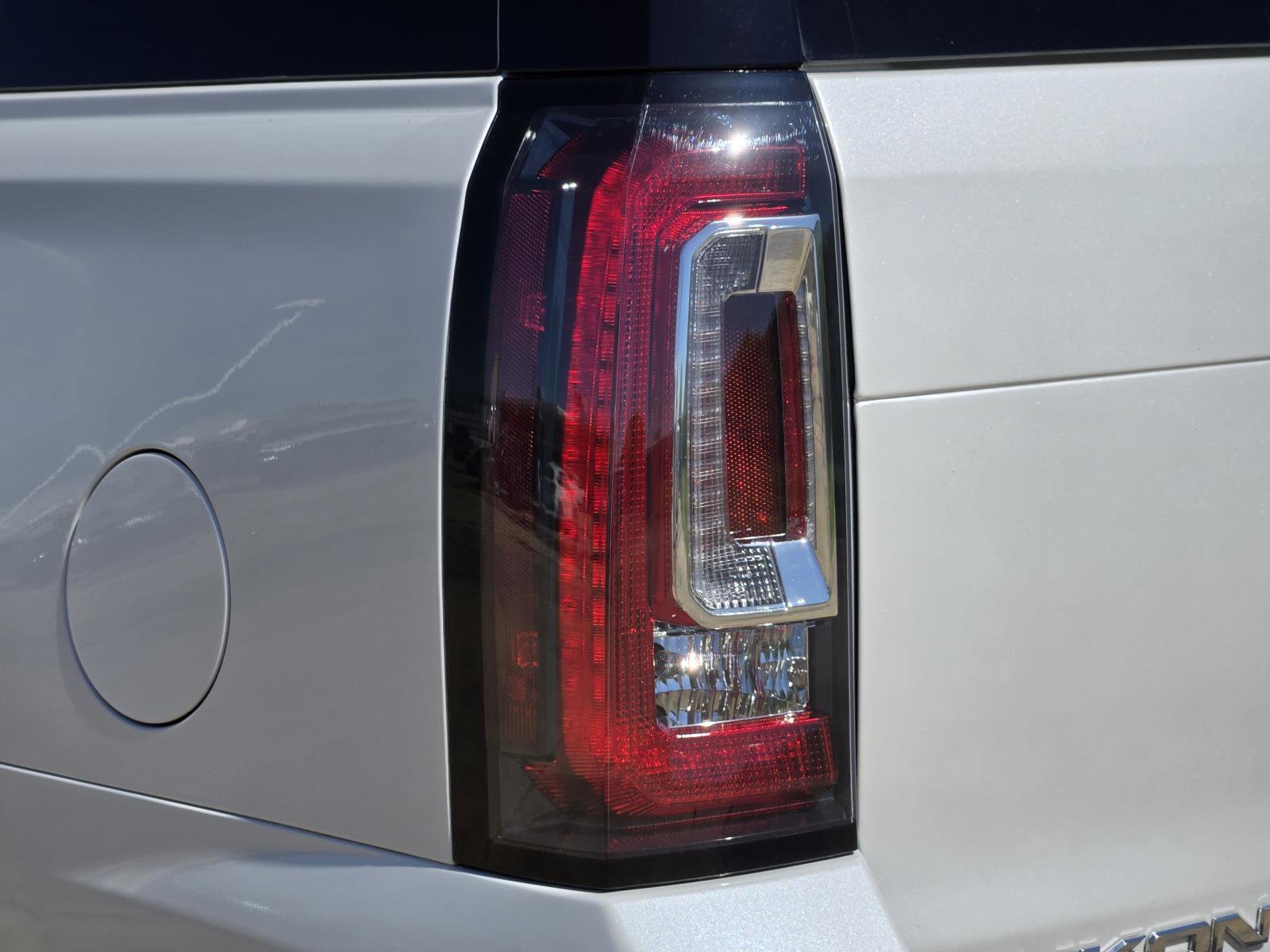Used 2017 White Frost Tricoat GMC Denali image 9