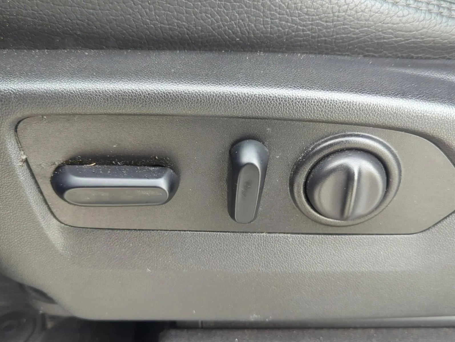 Used 2020 Satin Steel Metallic GMC Denali image 10