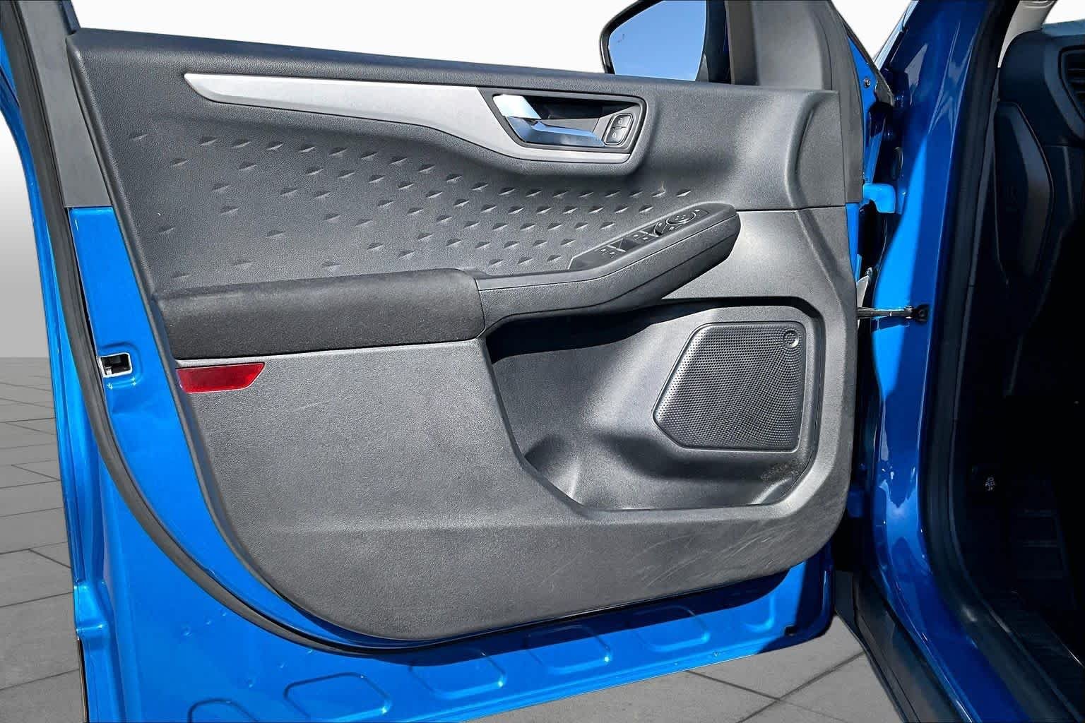 Used 2020 Velocity Blue Metallic Ford SE image 24