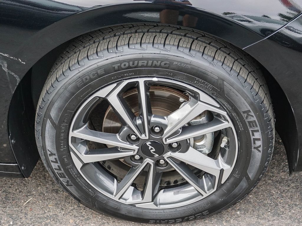 Used 2024 Black Kia LXS image 10