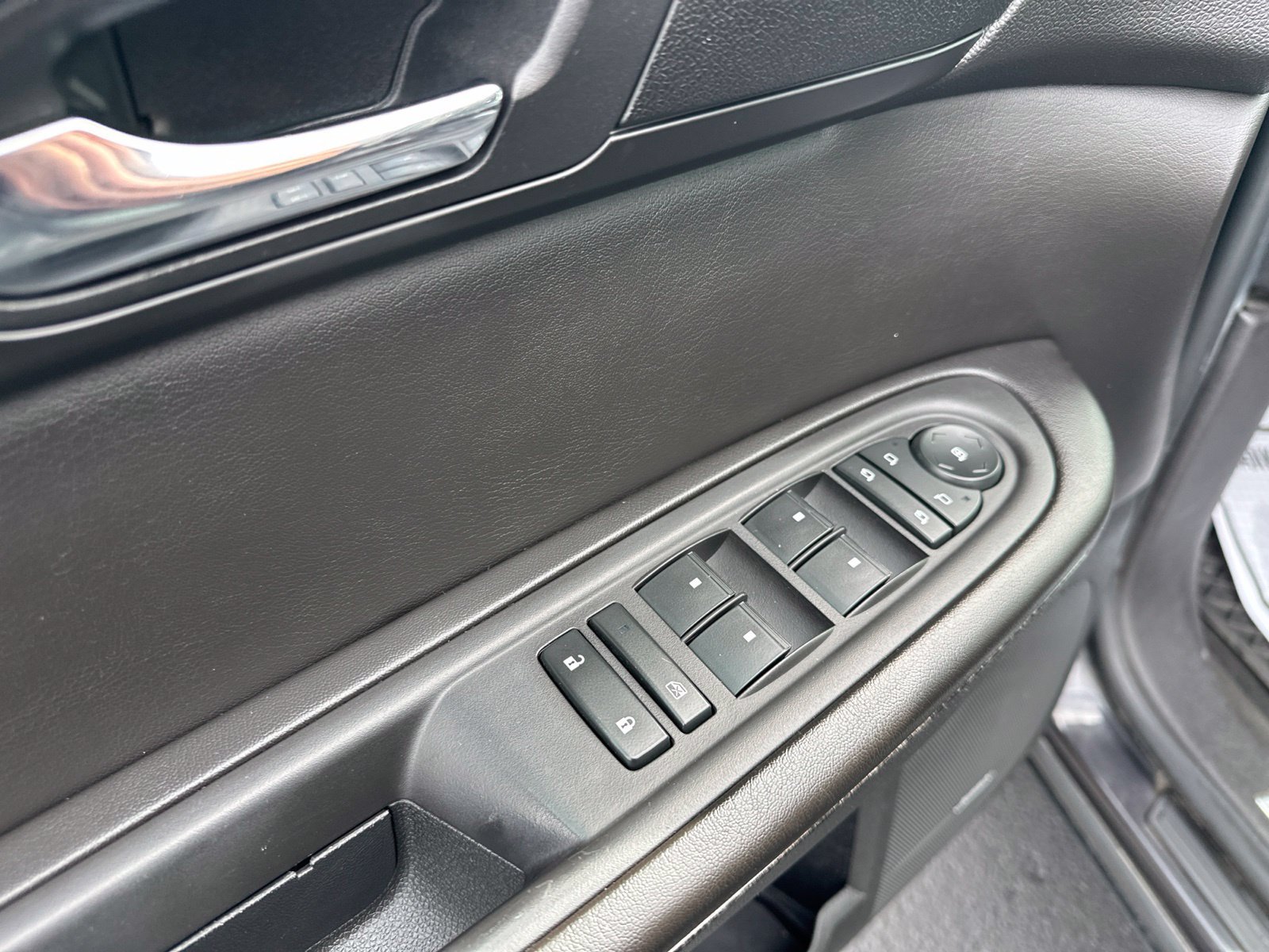Used 2017 Silver GMC Limited image 18