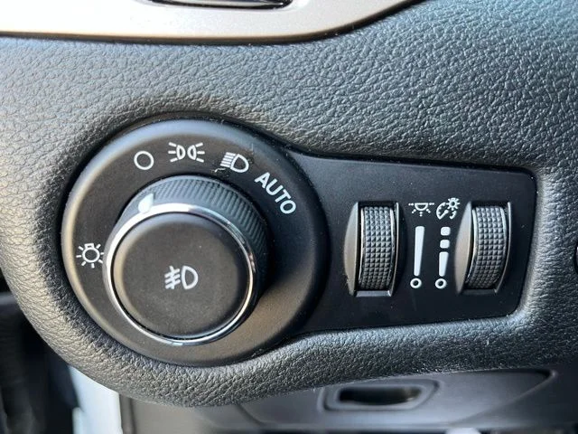Used 2018 White Jeep Limited image 17