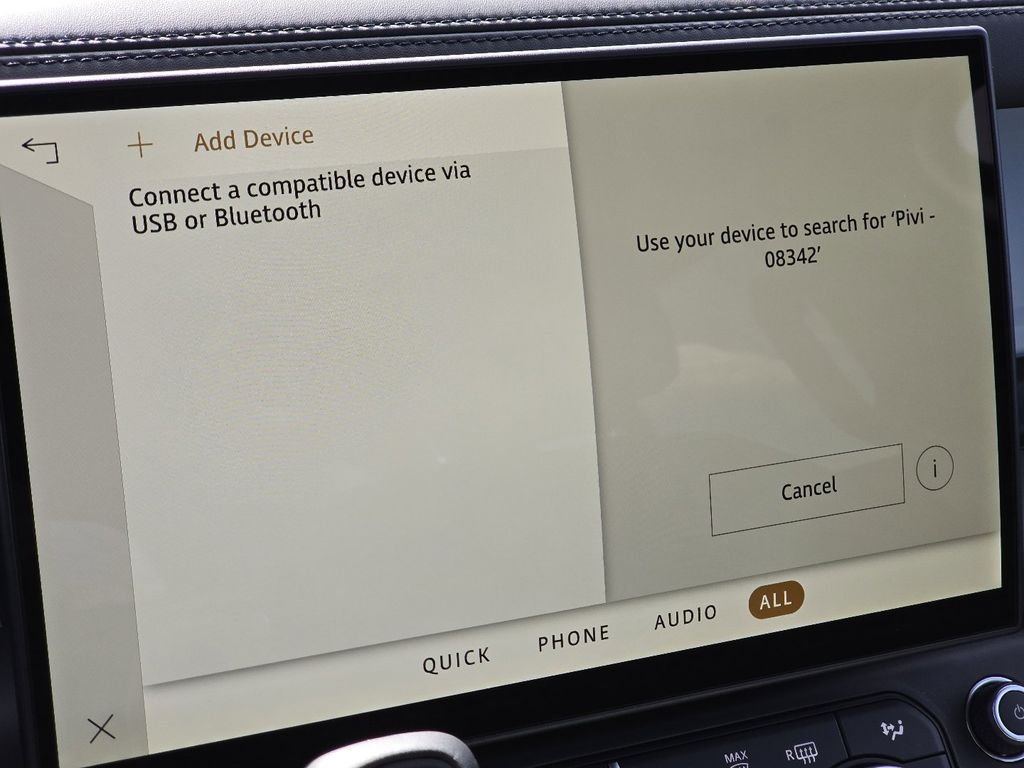 New 2026 Fuji White Land Rover X-Dynamic se image 6
