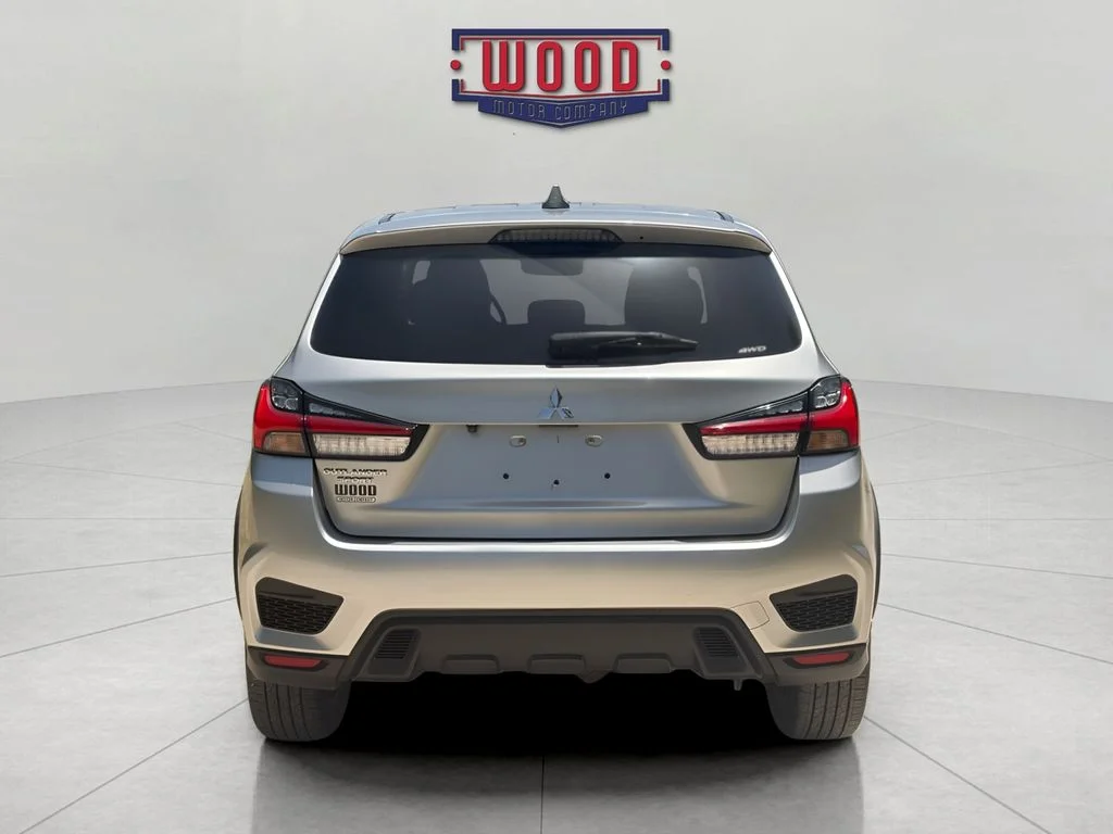 Used 2024 Silver Mitsubishi 2.0 ES image 3
