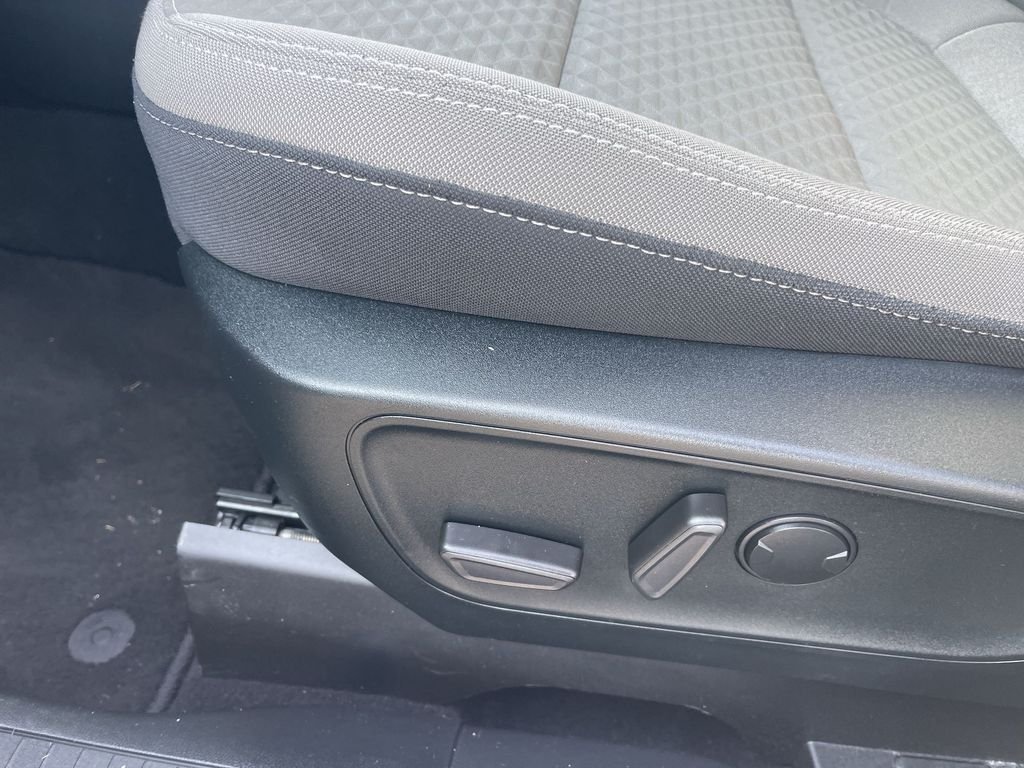 Certified Used 2022 Gray Ford SE image 12