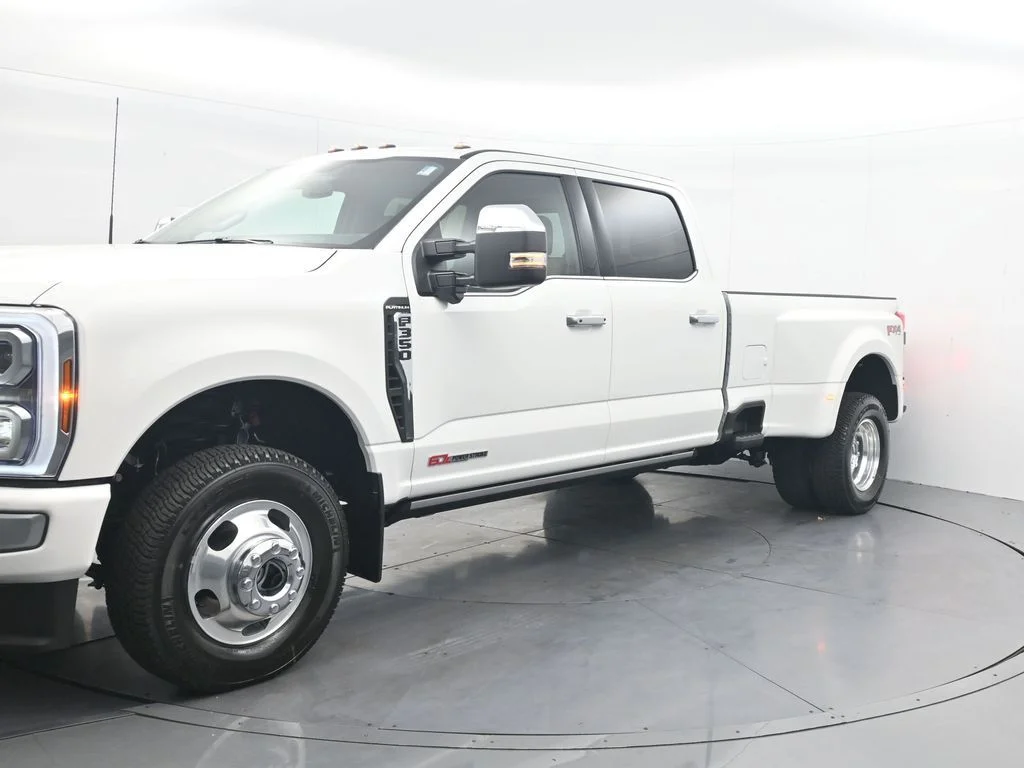 New 2026 Star White Metallic Tri-Coat Ford F-350® Platinum® image 1