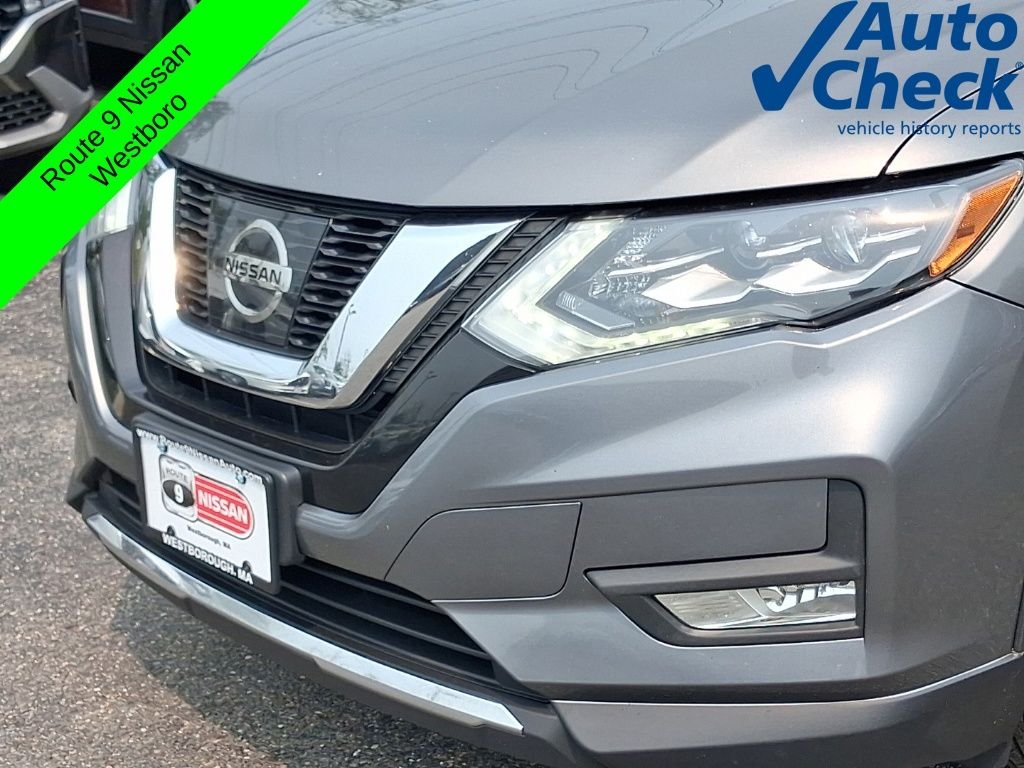 Used 2017 Gray Nissan SL image 4