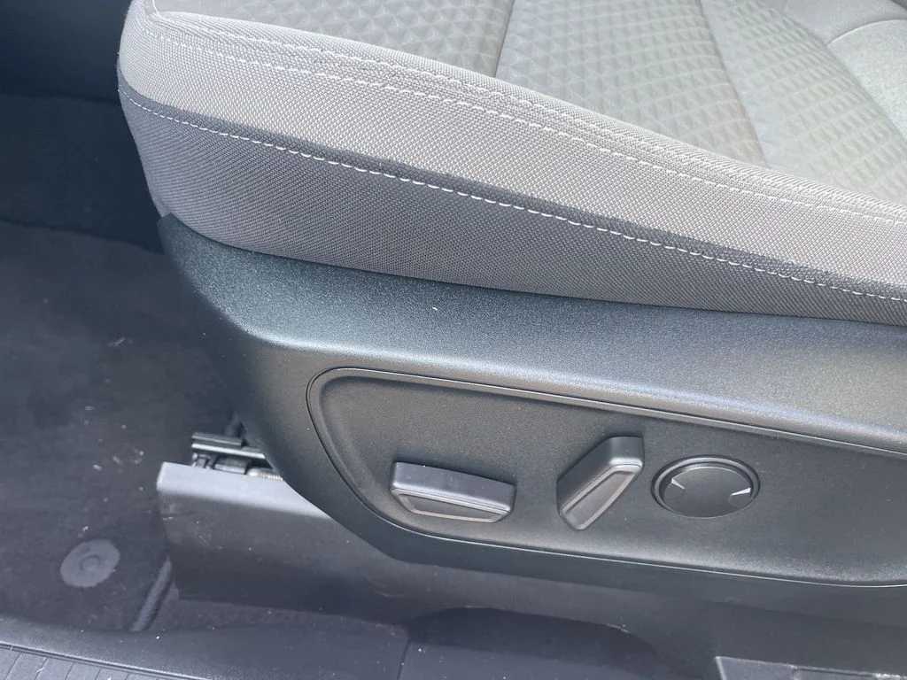 Used 2022 Gray Ford SE image 12