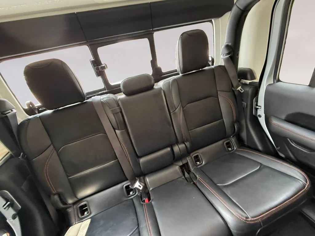 Used 2023 Silver Jeep Mojave image 18
