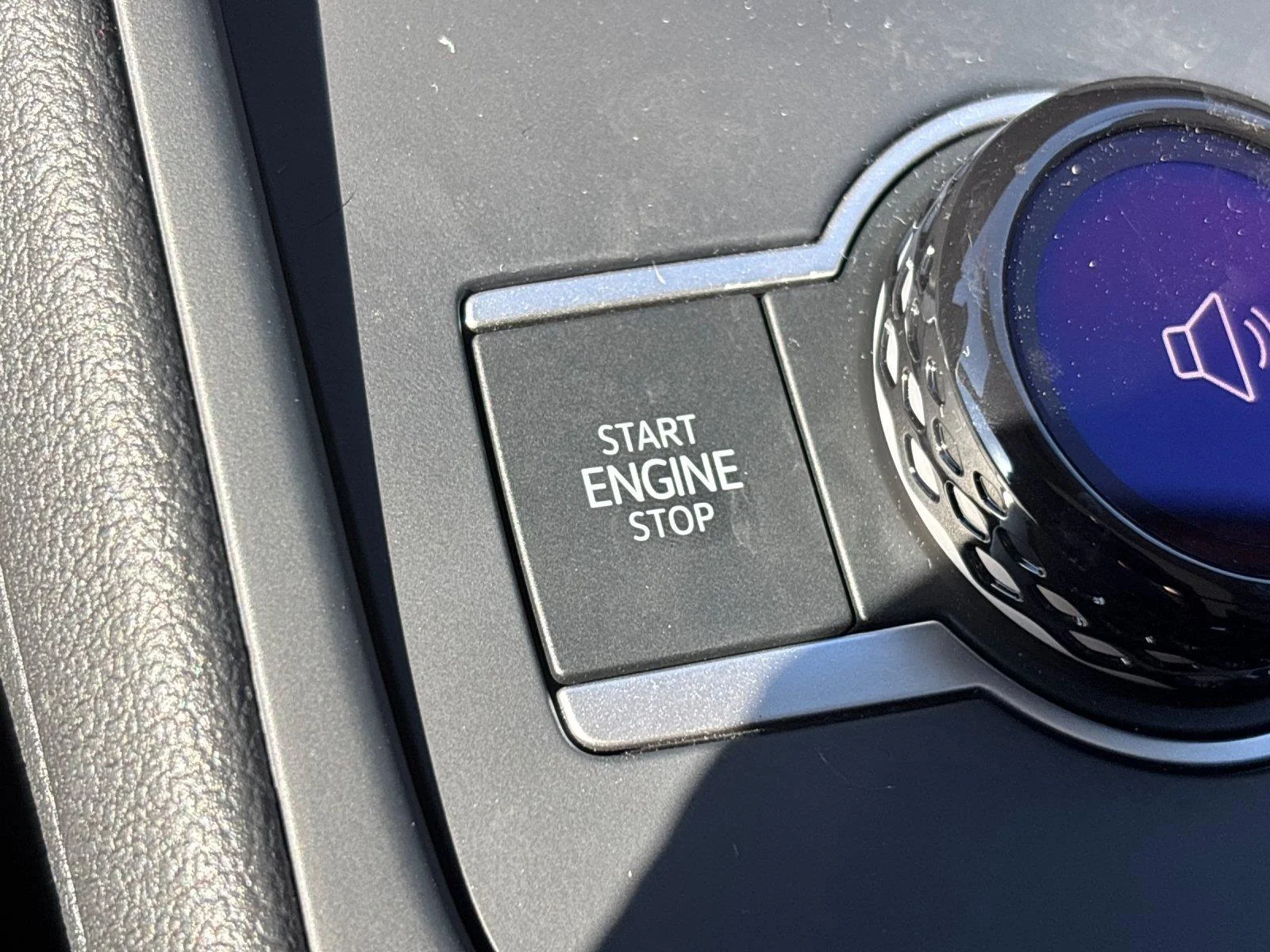 New 2026 Platinum Gray Metallic Volkswagen SE image 22