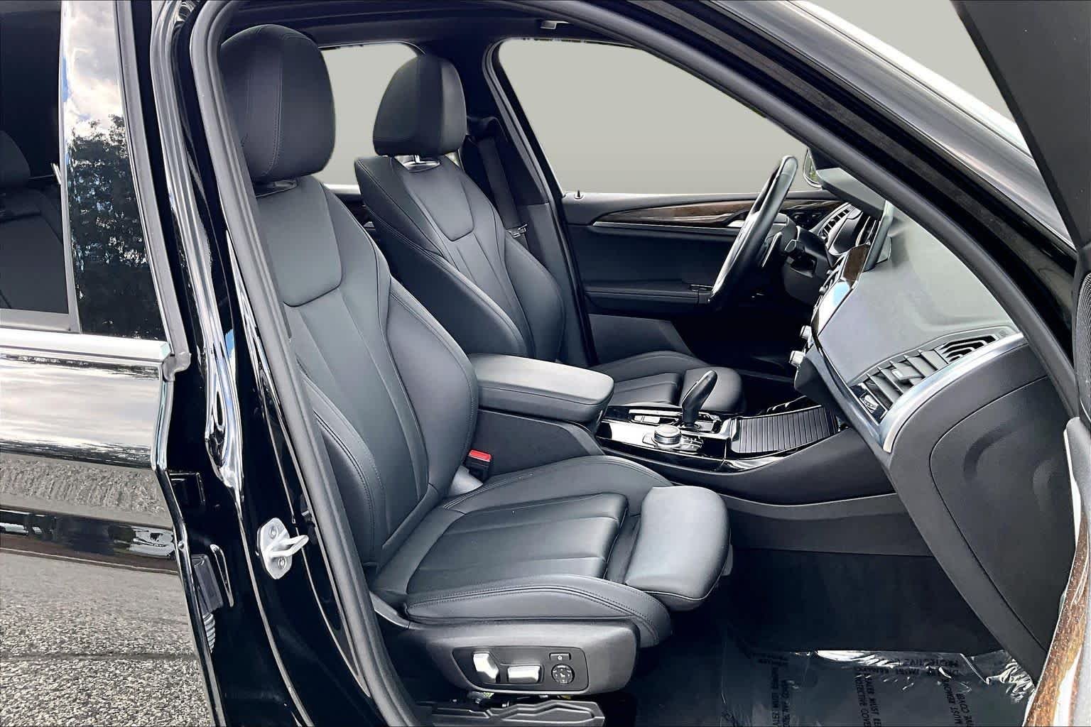 Used 2021 Jet Black BMW xDrive30i image 9