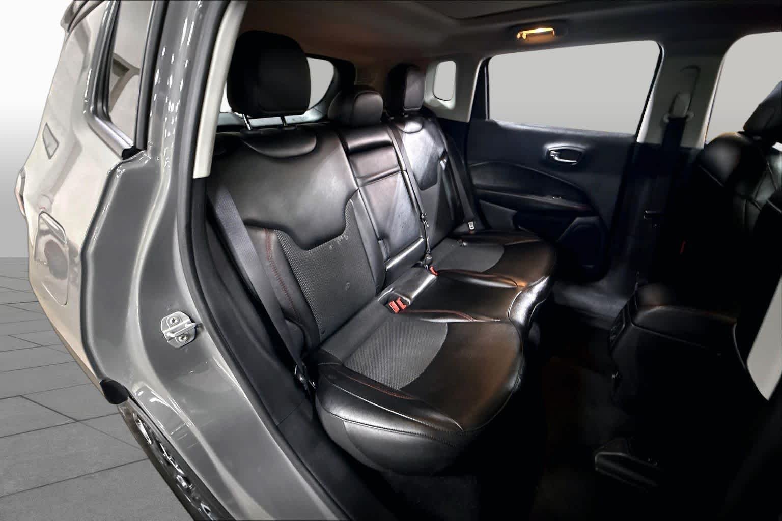 Used 2020 Sting-Gray Clearcoat Jeep Trailhawk image 19