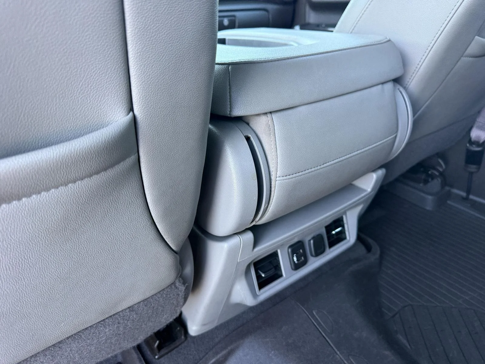 Used 2020 Shadow Gray Metallic Chevrolet LTZ image 29