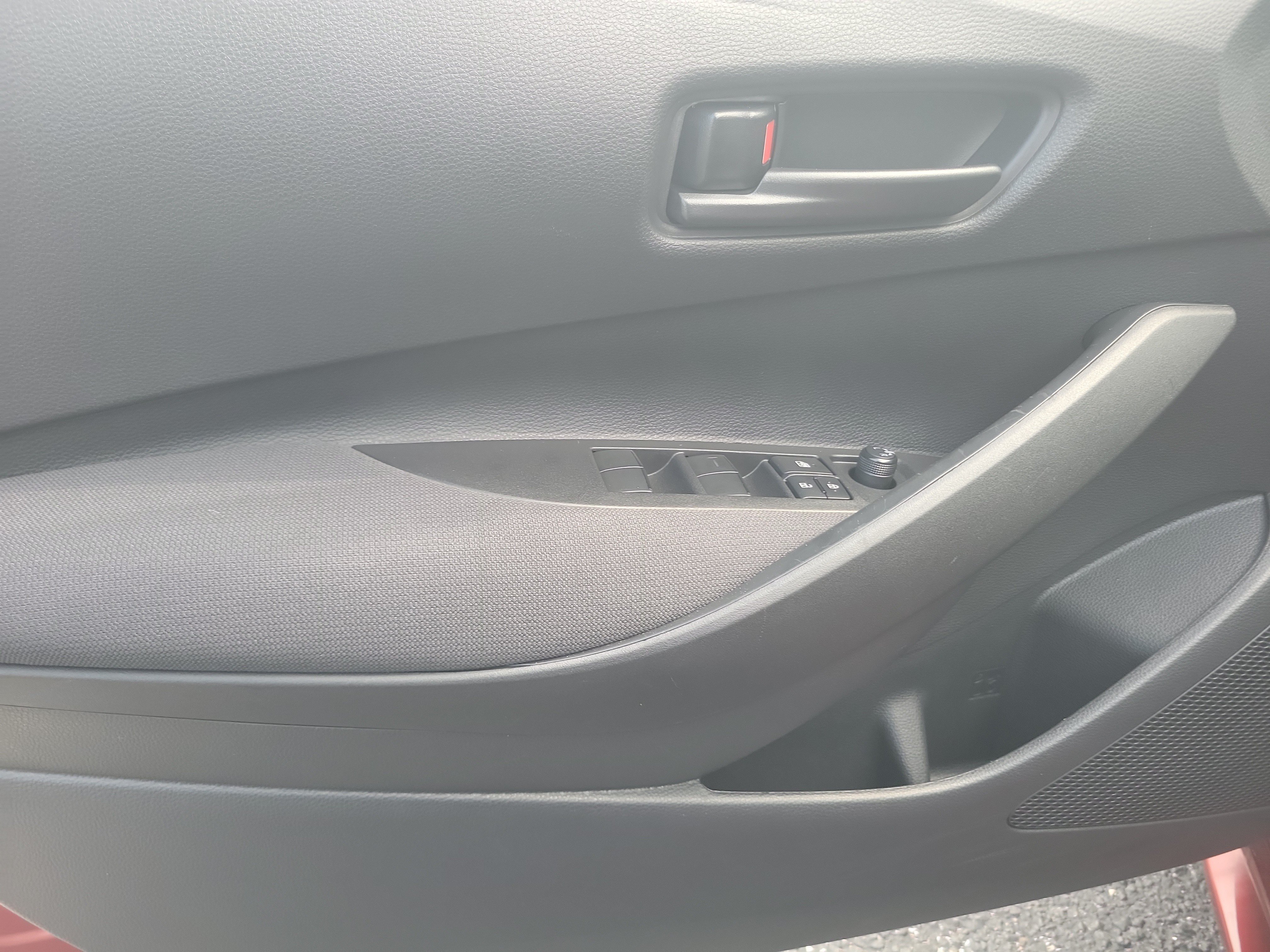 Used 2025 Pearl Toyota LE image 20