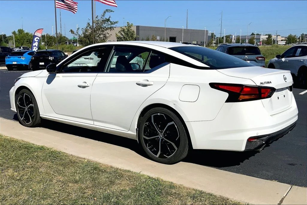 Used 2026 Nissan Altima SR with VIN 1N4BL4CV1TN320276 for sale in Kansas City