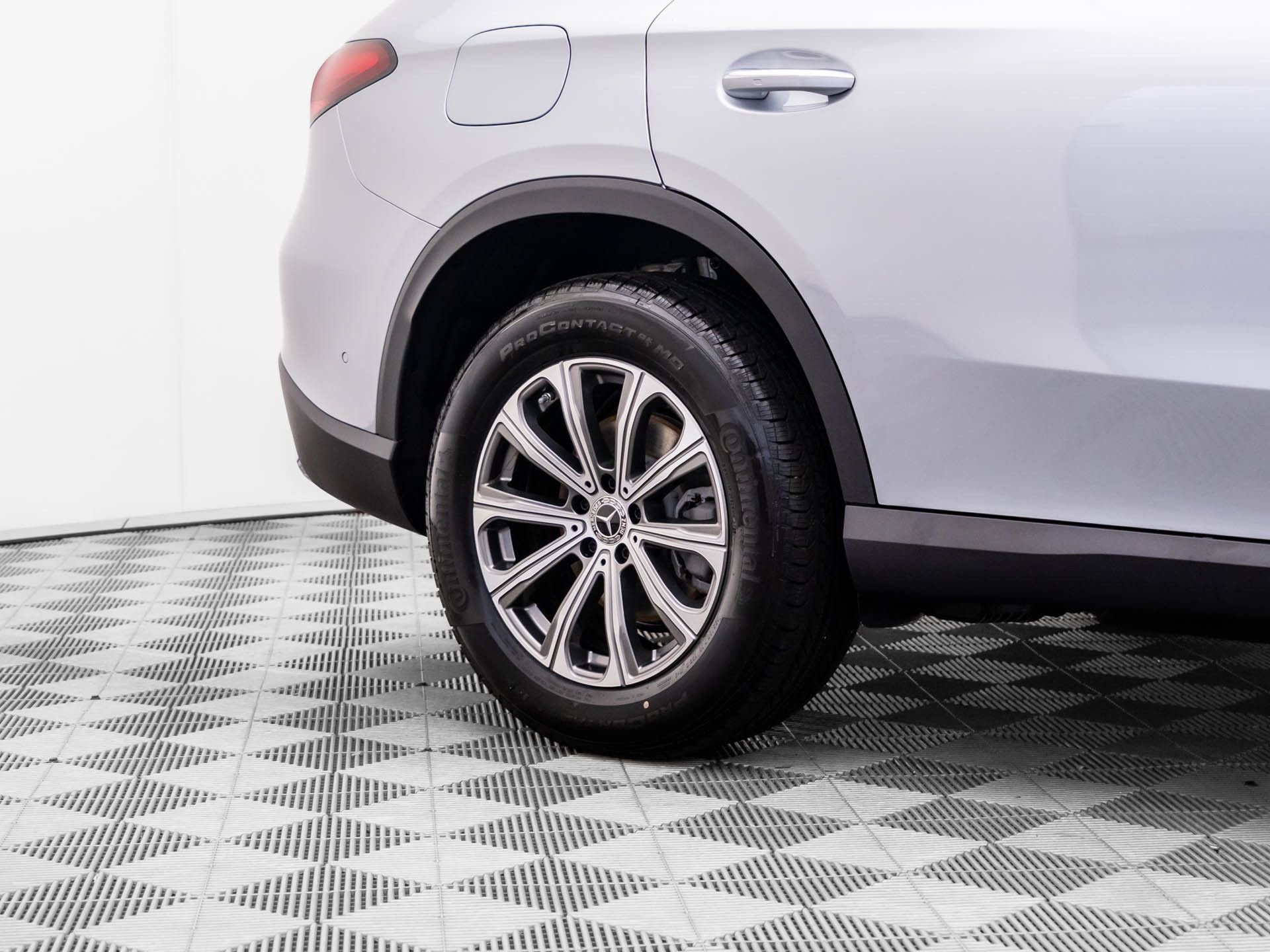 New 2026 Silver Mercedes-Benz GLC 300 image 32