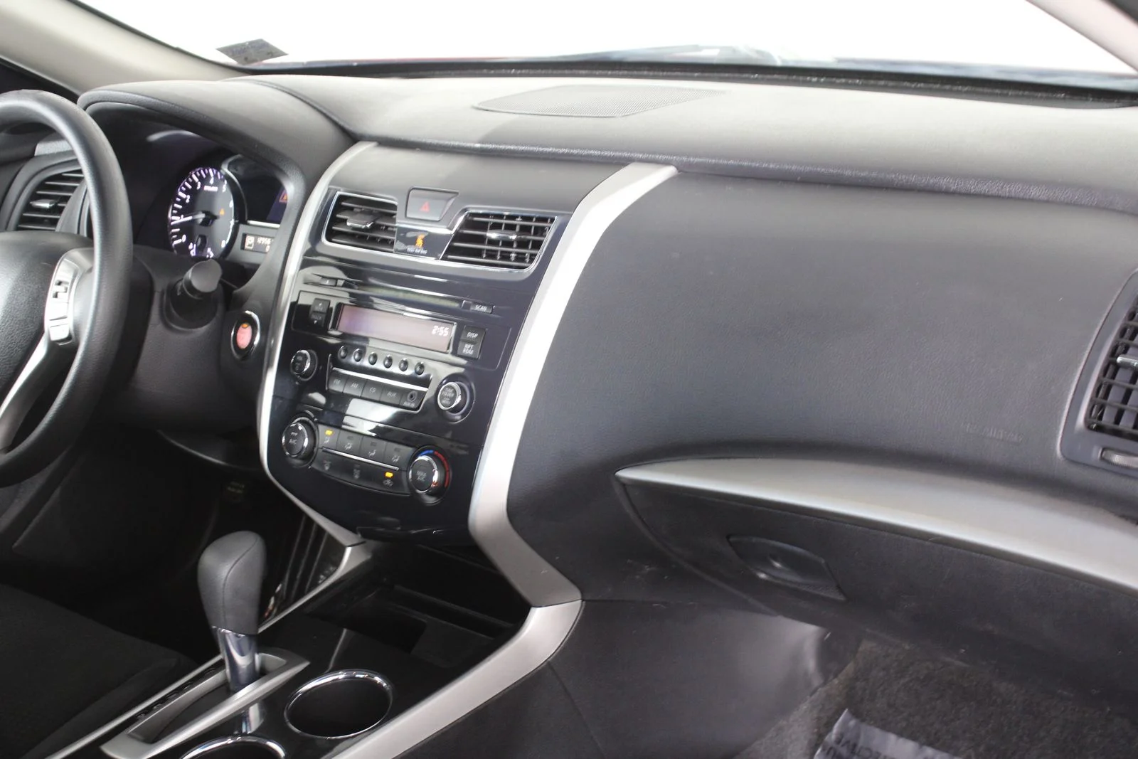 Used 2014 Red Nissan 2.5 S image 26
