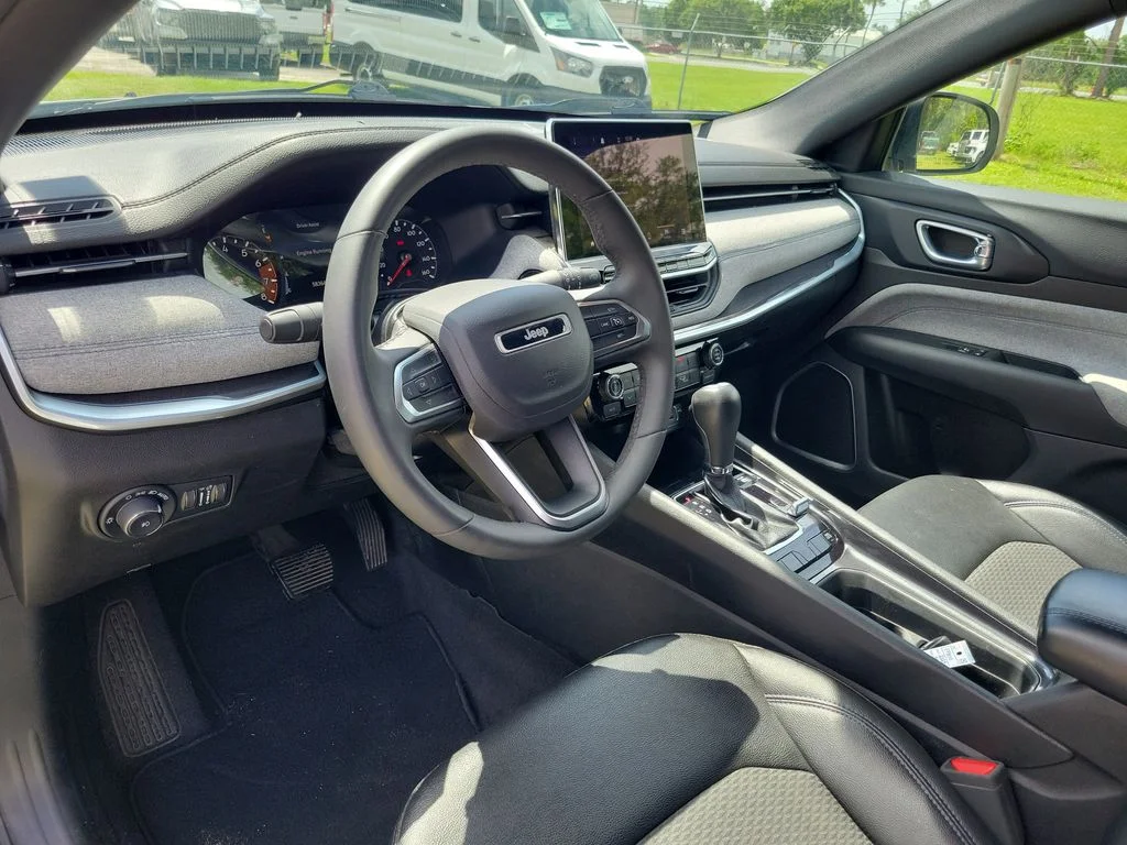 Used 2024 Bright White Clearcoat Jeep Latitude image 19
