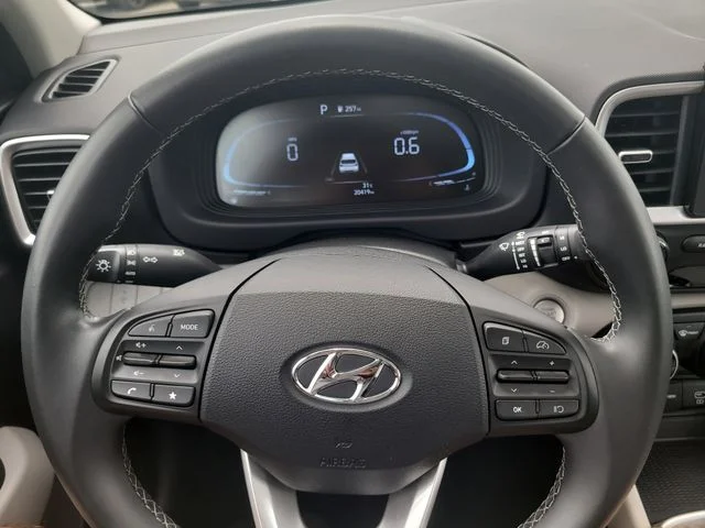 Used 2025 Green Hyundai SEL image 28