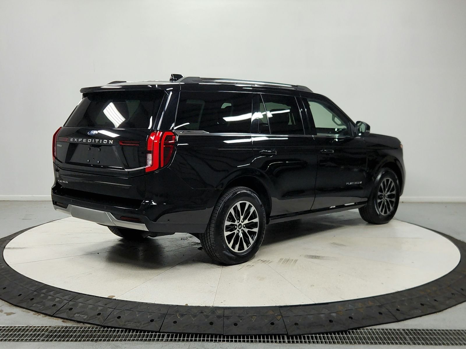 Used 2025 Agate Black Ford Platinum image 8
