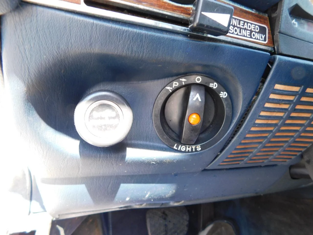 Used 1980 White Mercedes-Benz Convertible image 17