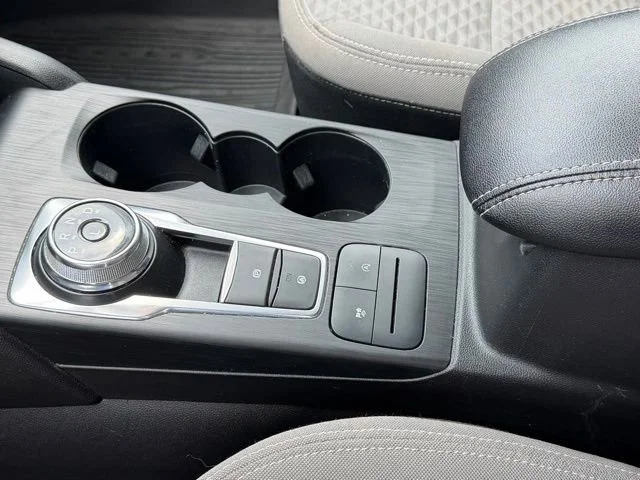 Used 2022 Silver Ford SE image 18