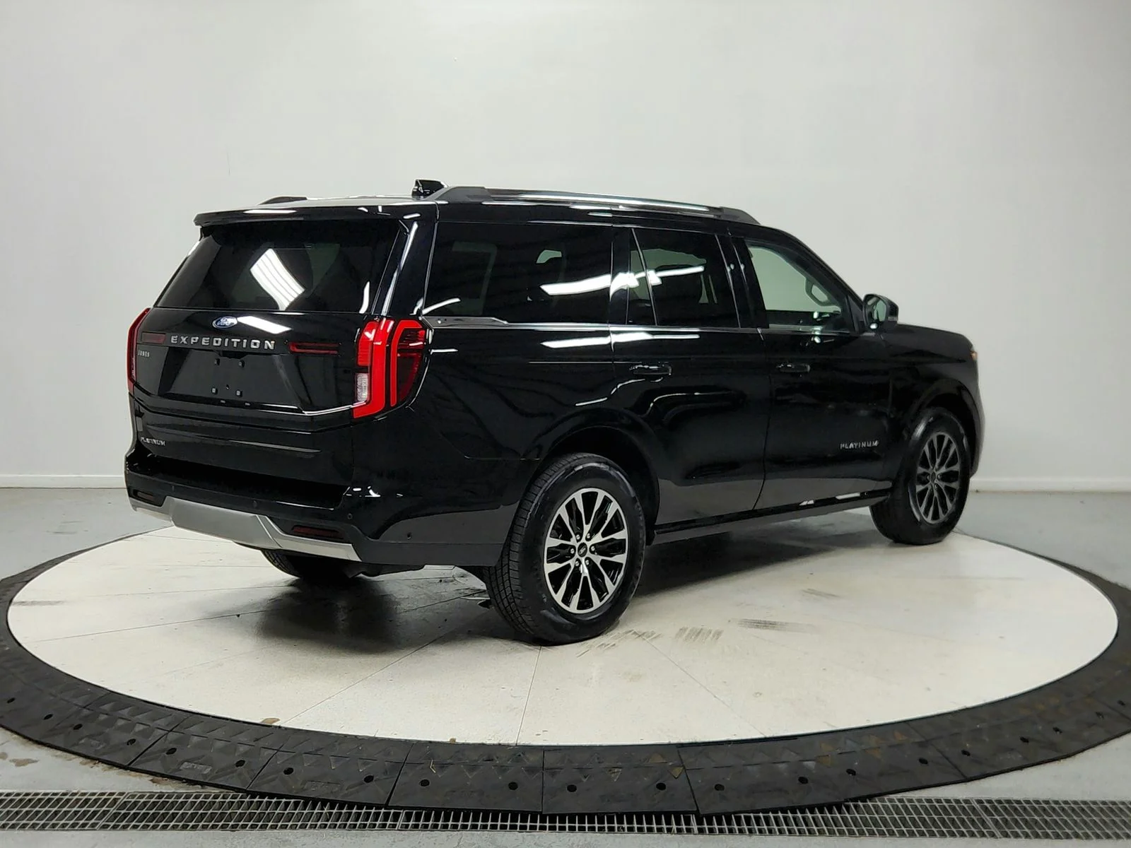 Used 2025 Black Ford Platinum image 8