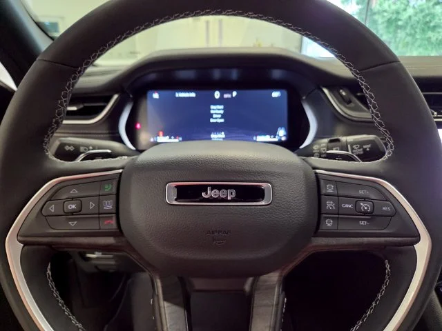 Used 2025 Gray Jeep Limited image 25