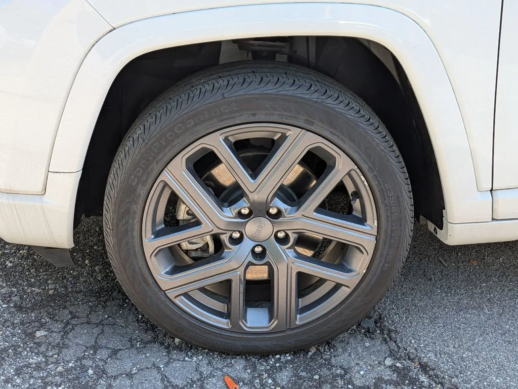 Used 2024 White Jeep Limited image 9