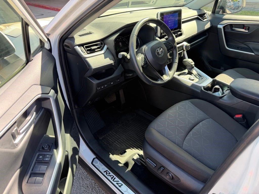 Used 2025 White Toyota Hybrid XLE image 9