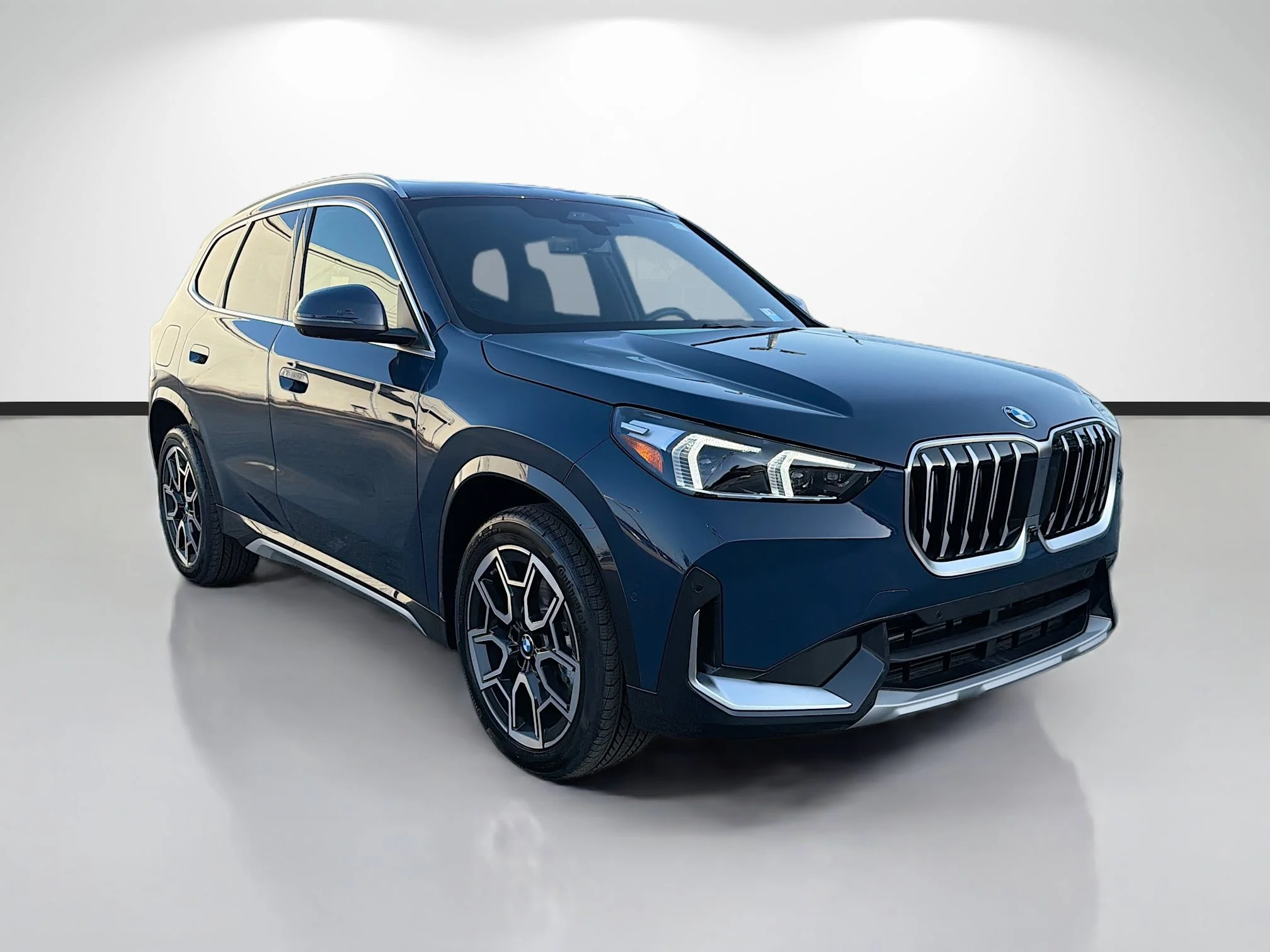 New 2026 Night Dusk Blue Metallic BMW xDrive28i image 1