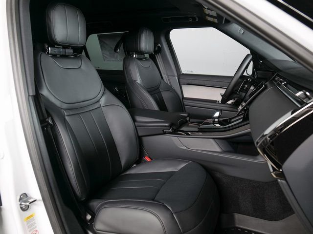 New 2026 Fuji White Land Rover Dynamic SE image 3