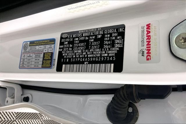 Used 2017 White Kia LX image 17