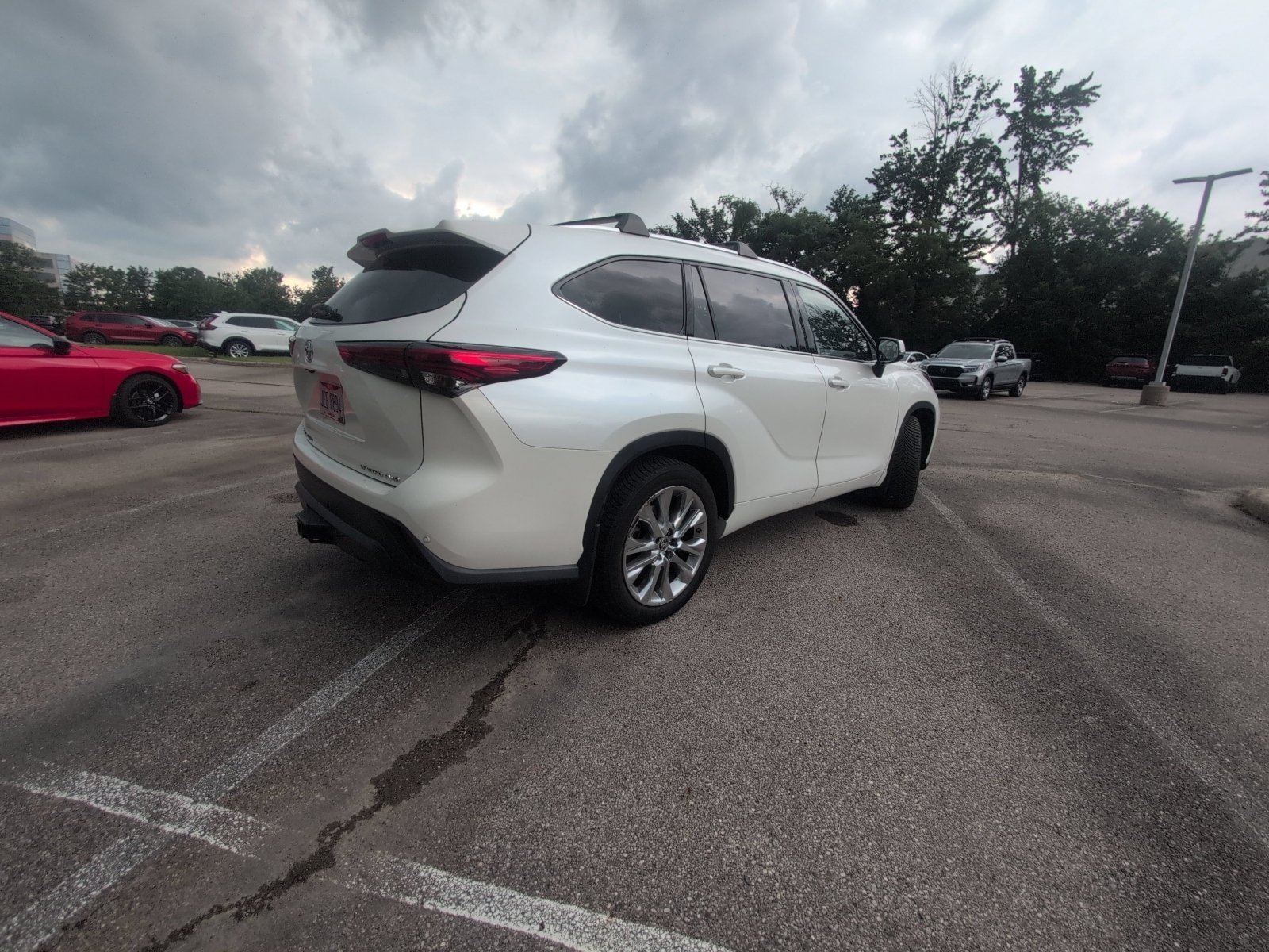 Used 2020 Blizzard Pearl Toyota Limited image 32