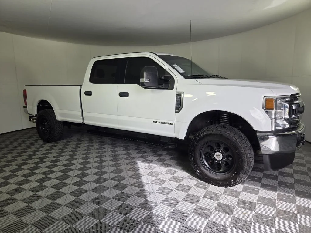 Used 2020 Oxford White Ford XLT image 2