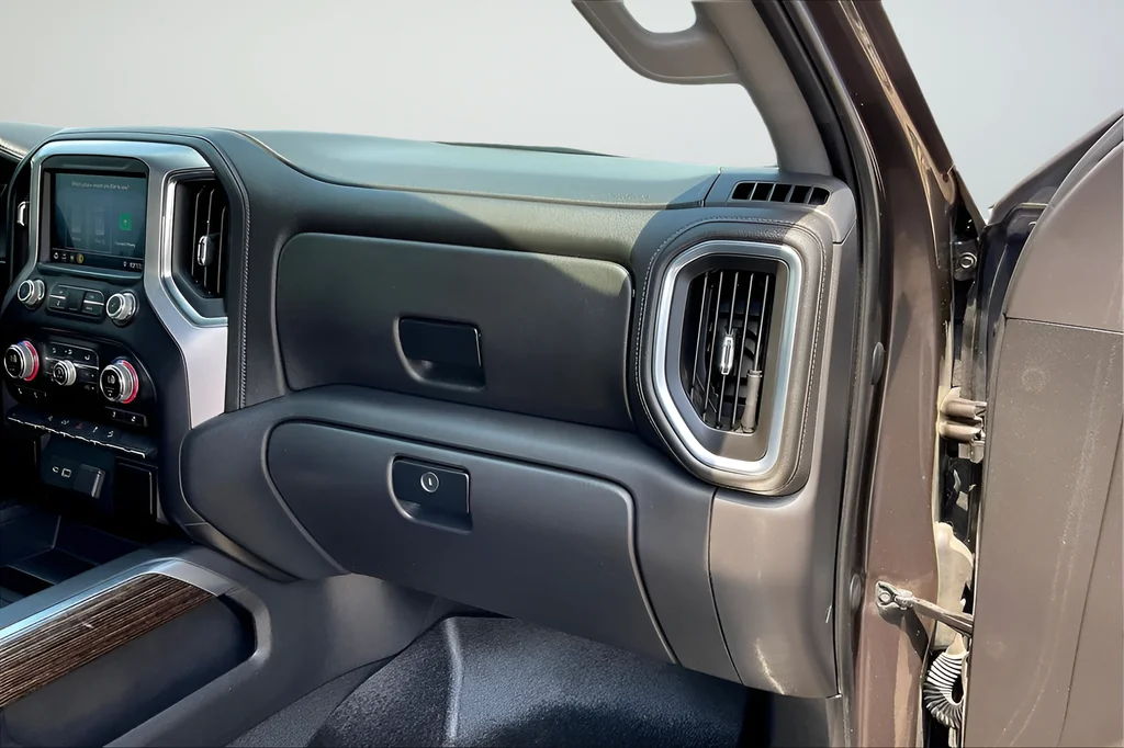 Used 2021 Brown GMC Elevation image 23