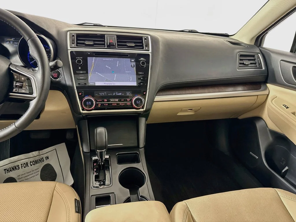 Used 2018 White Subaru 2.5i image 29