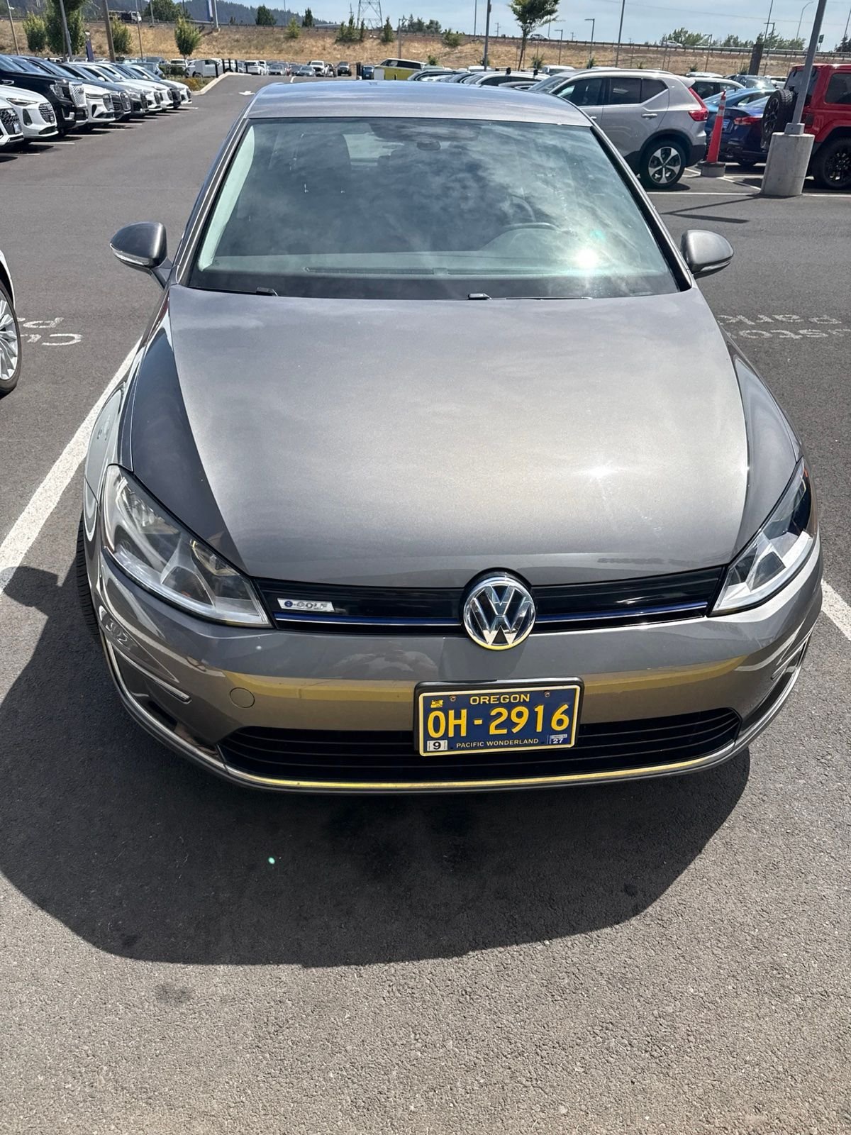 Used 2016 Gray Volkswagen SE image 1