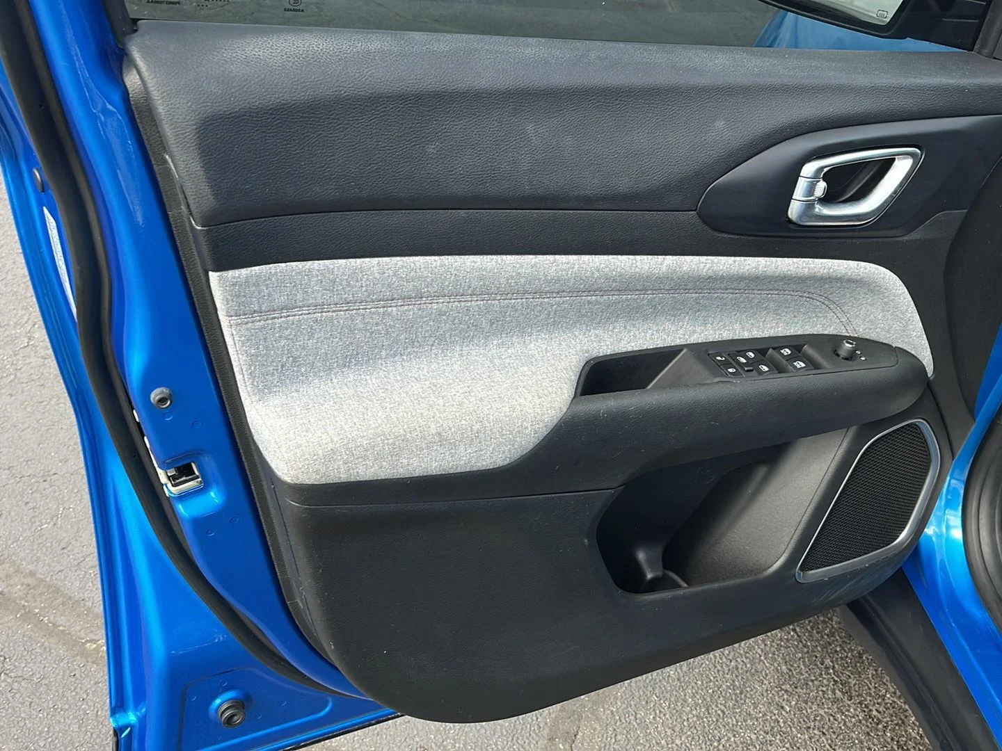 Used 2024 Hydro Blue Pearlcoat Jeep Latitude Lux image 18