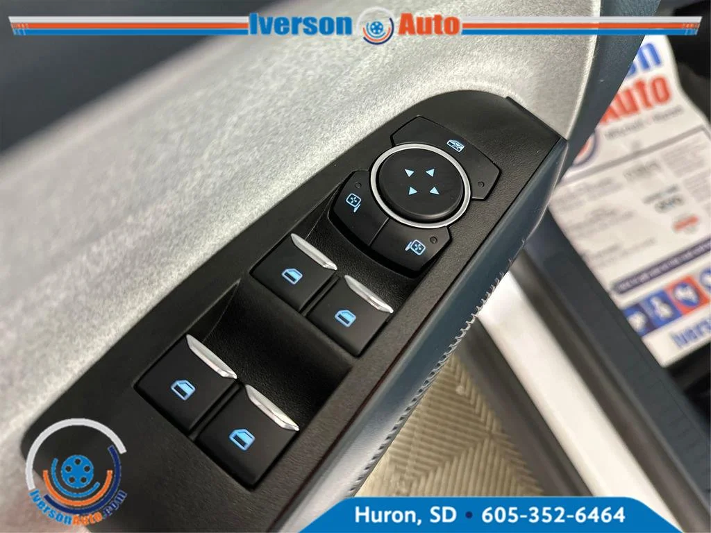 Used 2023 Oxford White Ford XLT image 16
