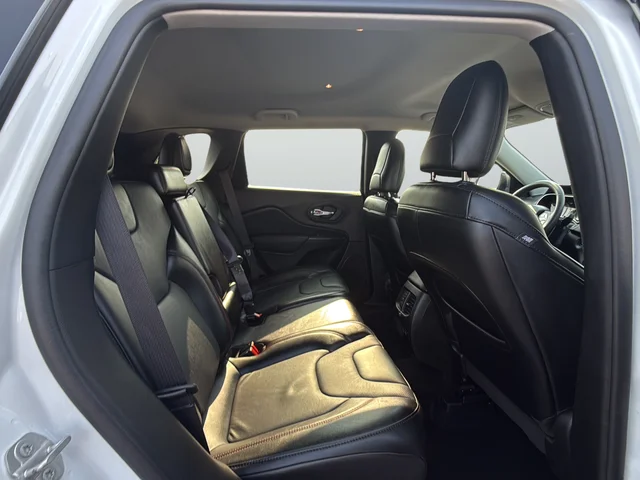 Used 2021 White Jeep Trailhawk image 16