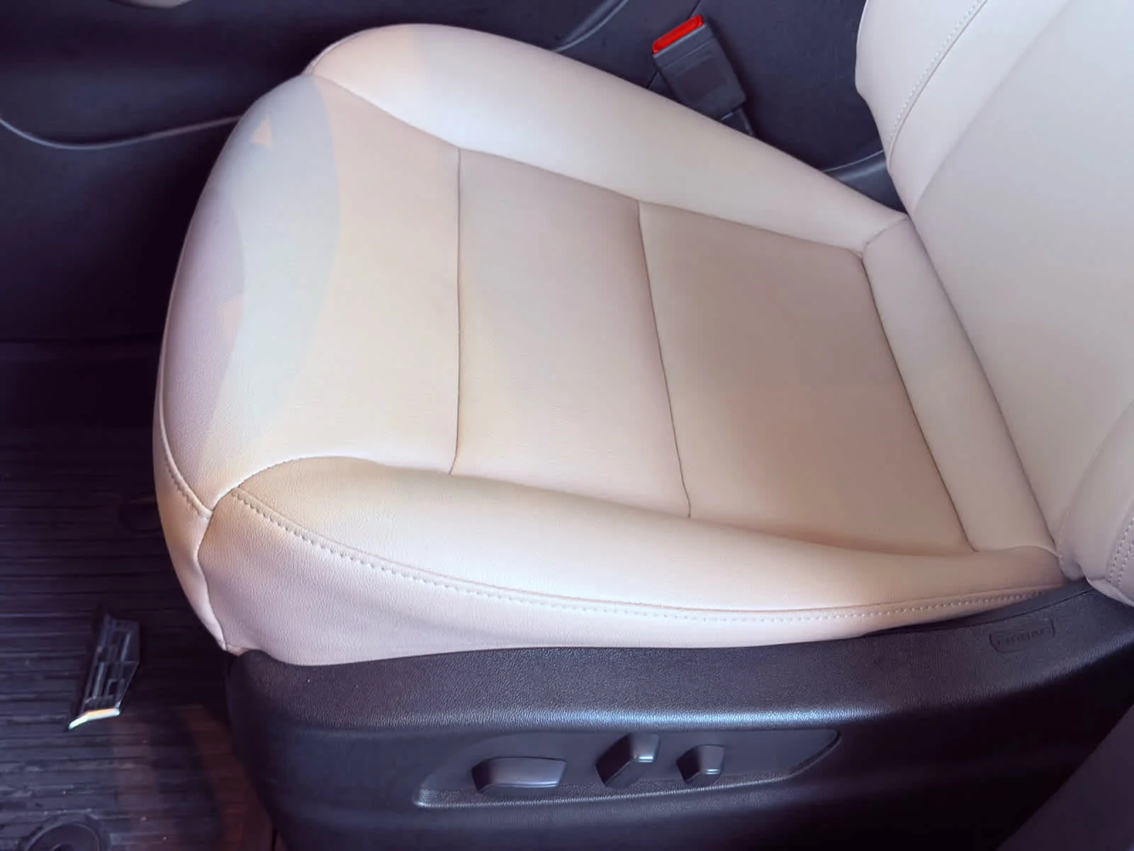 2024 Cadillac XT4 Luxury - Photo 24