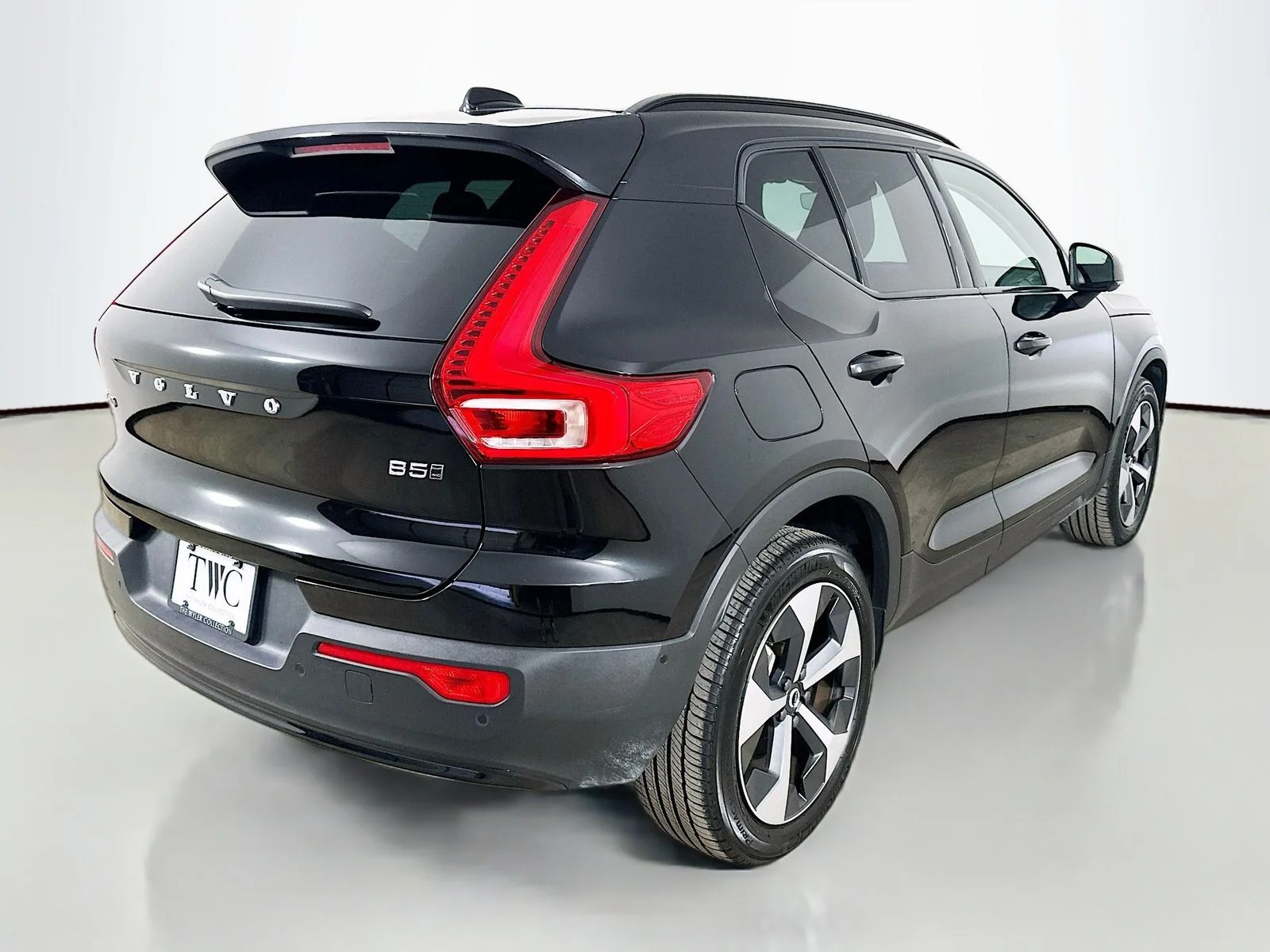 Used 2026  Volvo  image 5