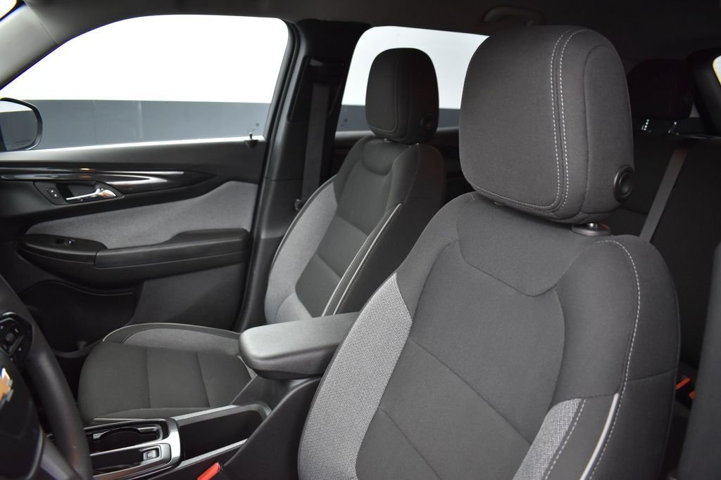 Used 2025 Black Metallic Chevrolet LT image 9